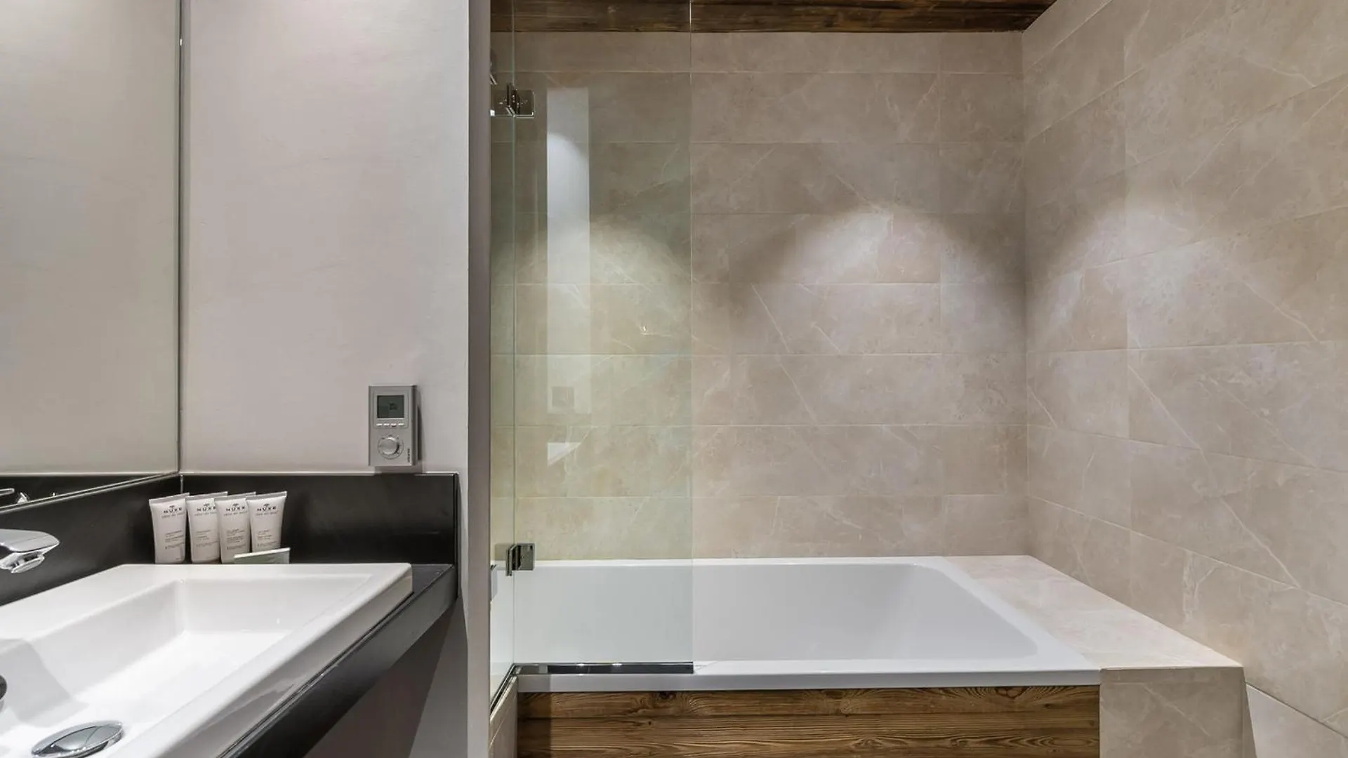 Appartement De Luxe Avec Sauna Et Terrasse Au Centre De Val D'Isere - Fr-1-567-51 Франция