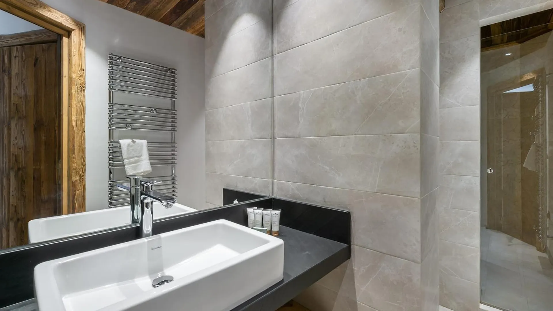 Апартаменты Appartement De Luxe Avec Sauna Et Terrasse Au Centre De Val D'Isere - Fr-1-567-51